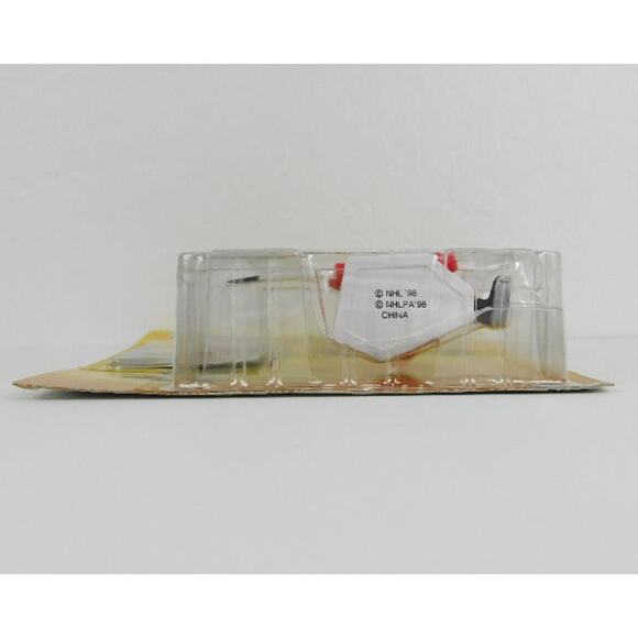 Kenner 1998 Starting Lineup NHL Detroit Red Wings Brendan Shanahan Action Figure - Picture 3 of 6